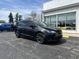 Used 2019 Chrysler Pacifica Touring-L Plus w/ Advanced Safetytec Group image 2
