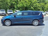 New 2025 Chrysler Pacifica Select image 2