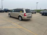 Used 2013 Chrysler Town & Country Touring image 5