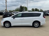 New 2025 Chrysler Pacifica Select image 4