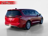 New 2025 Chrysler Pacifica Select image 5