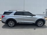 Used 2022 Ford Explorer XLT w/ Equipment Group 202A image 3