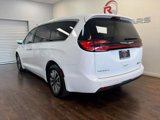 Used 2022 Chrysler Pacifica Touring-L image 3