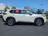 Used 2023 Nissan Rogue SV image 3