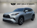 Used 2021 Toyota Highlander XLE image 3