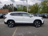 New 2025 Volkswagen Taos SE image 3