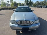 Used 2006 Lincoln Town Car Signature Limited image 3