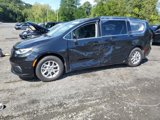 Used 2022 Chrysler Pacifica Touring-L image 2