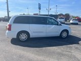 Used 2014 Chrysler Town & Country Touring image 6