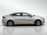 Used 2017 Ford Fusion SE w/ Fusion SE Technology Package image 4
