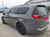 Used 2022 Chrysler Pacifica Touring-L image 6