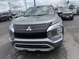 Used 2023 Mitsubishi Outlander SE image 2