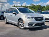 Used 2023 Chrysler Pacifica Touring-L image 2