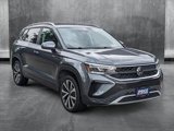 Used 2023 Volkswagen Taos SE w/ Panoramic Sunroof Package image 3