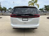 Used 2022 Chrysler Pacifica Touring-L image 5