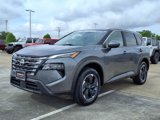 Used 2024 Nissan Rogue SV image 3
