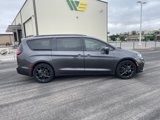 Used 2022 Chrysler Pacifica Touring-L w/ Uconnect Theater Family Group image 4
