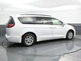 Used 2022 Chrysler Pacifica Touring-L image 2