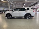 Used 2023 Mitsubishi Outlander SE image 2
