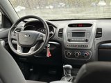 Used 2015 Kia Sorento LX image 2