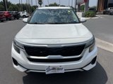 Used 2022 Kia Seltos EX image 2