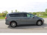 Used 2022 Chrysler Pacifica Touring-L image 4