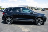 Used 2023 Volkswagen Taos SE image 2