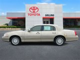 Used 2005 Lincoln Town Car Signature image 2