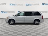 Used 2010 Chrysler Town & Country Touring image 5