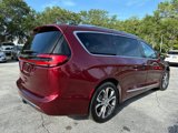 Used 2022 Chrysler Pacifica Pinnacle image 3