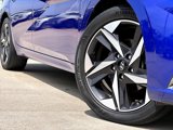 Used 2021 Hyundai Elantra SEL w/ Convenience + Premium Package image 2