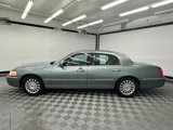 Used 2004 Lincoln Town Car Signature image 2