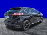 Certified 2022 Ford Edge SE w/ Black Appearance Package image 3