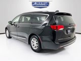 Used 2020 Chrysler Pacifica Touring-L image 5