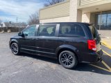 Used 2017 Dodge Grand Caravan SE image 3