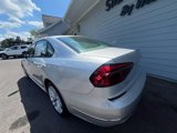 Used 2019 Volkswagen Passat 2.0T Wolfsburg image 3