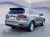 Used 2019 Kia Sorento LX image 4