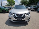 Used 2018 Nissan Rogue SV image 2