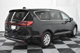 Used 2023 Chrysler Pacifica Touring-L image 6