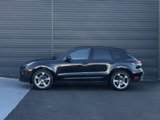 Certified 2025 Porsche Macan image 2
