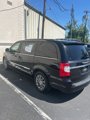 Used 2016 Chrysler Town & Country Touring-L image 3