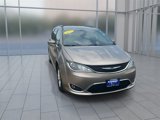 Used 2017 Chrysler Pacifica Touring-L image 3
