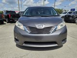 Used 2017 Toyota Sienna LE image 2