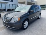 Used 2016 Chrysler Town & Country Touring image 3