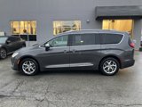 Used 2017 Chrysler Pacifica Limited image 4
