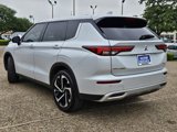 Used 2023 Mitsubishi Outlander SE image 3