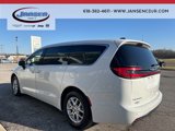 Used 2023 Chrysler Pacifica Touring-L image 4