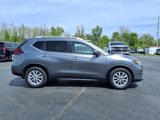 Used 2018 Nissan Rogue SV image 3