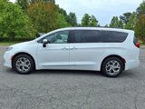 Used 2023 Chrysler Pacifica Limited image 5