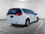 Used 2017 Chrysler Pacifica LX image 6